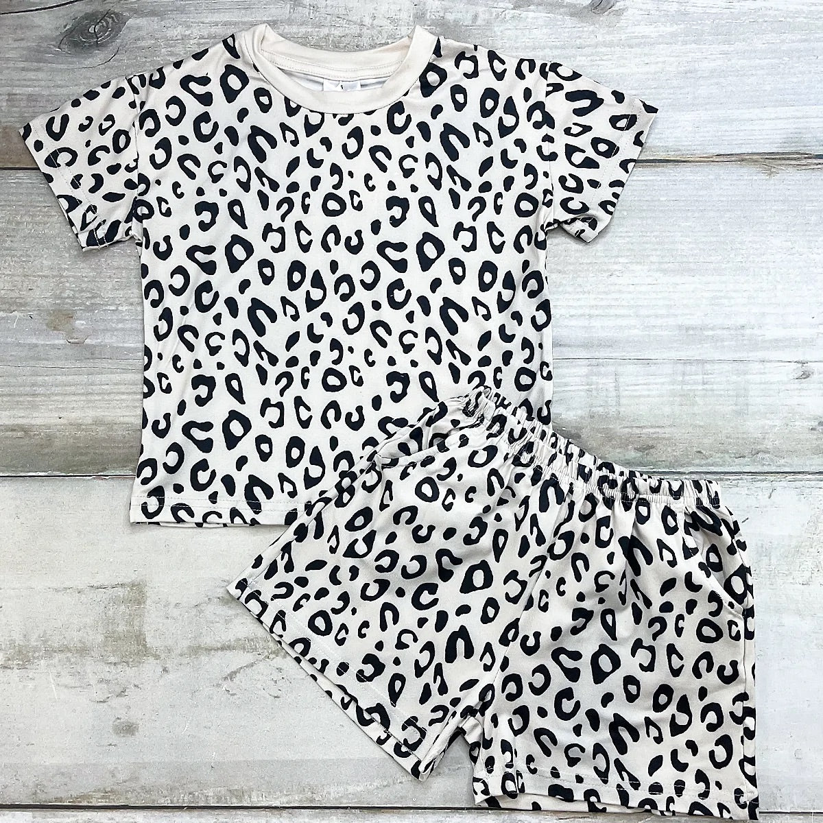 Chillin’ In The Wild Short Set